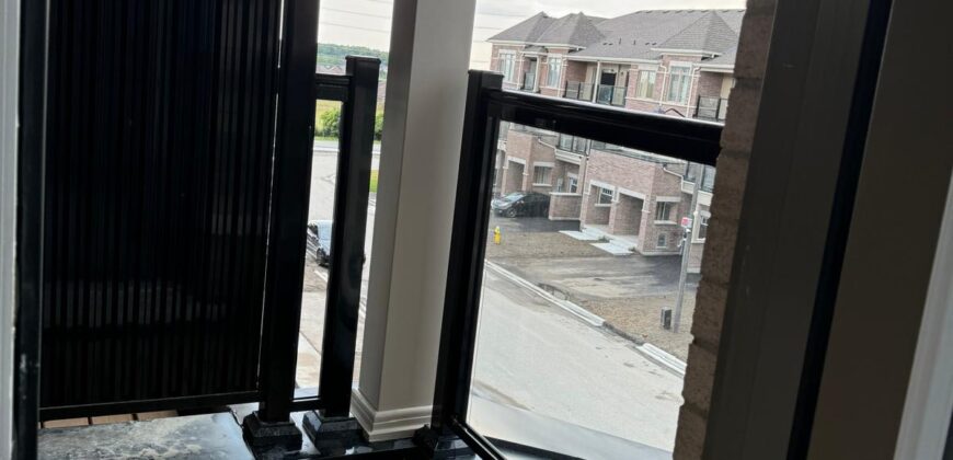 Att/Row/Twnhouse 3-Storey