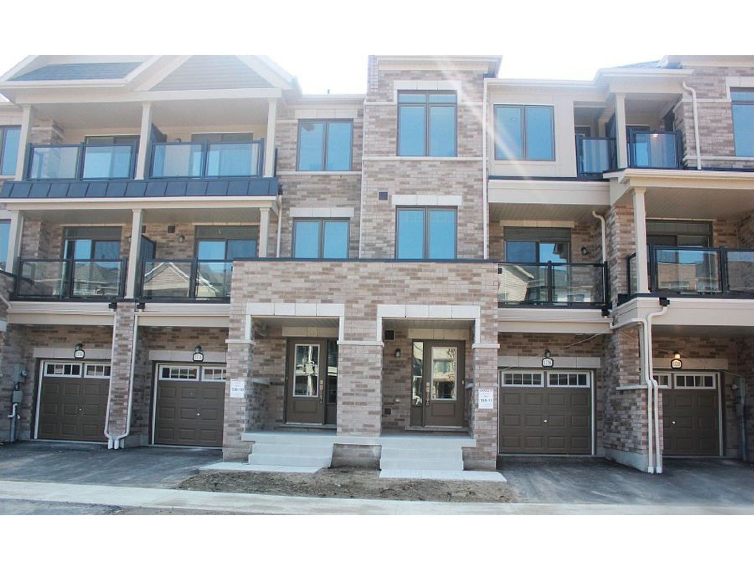 Att/Row/Twnhouse 3-Storey